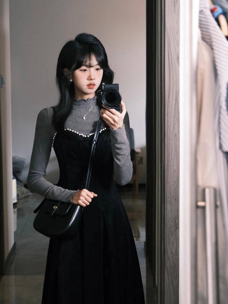 Vintage Black Velvet Camisole Dress for Women - Waist-Cinching, Elegant Long Skirt, Knitted Base - Autumn Fashion Essential