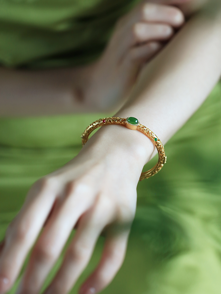 Vintage Floral Wire Bracelet in Natural Hetian Jade Green â€“ High-End Retro Chinese Style Women's Open Design