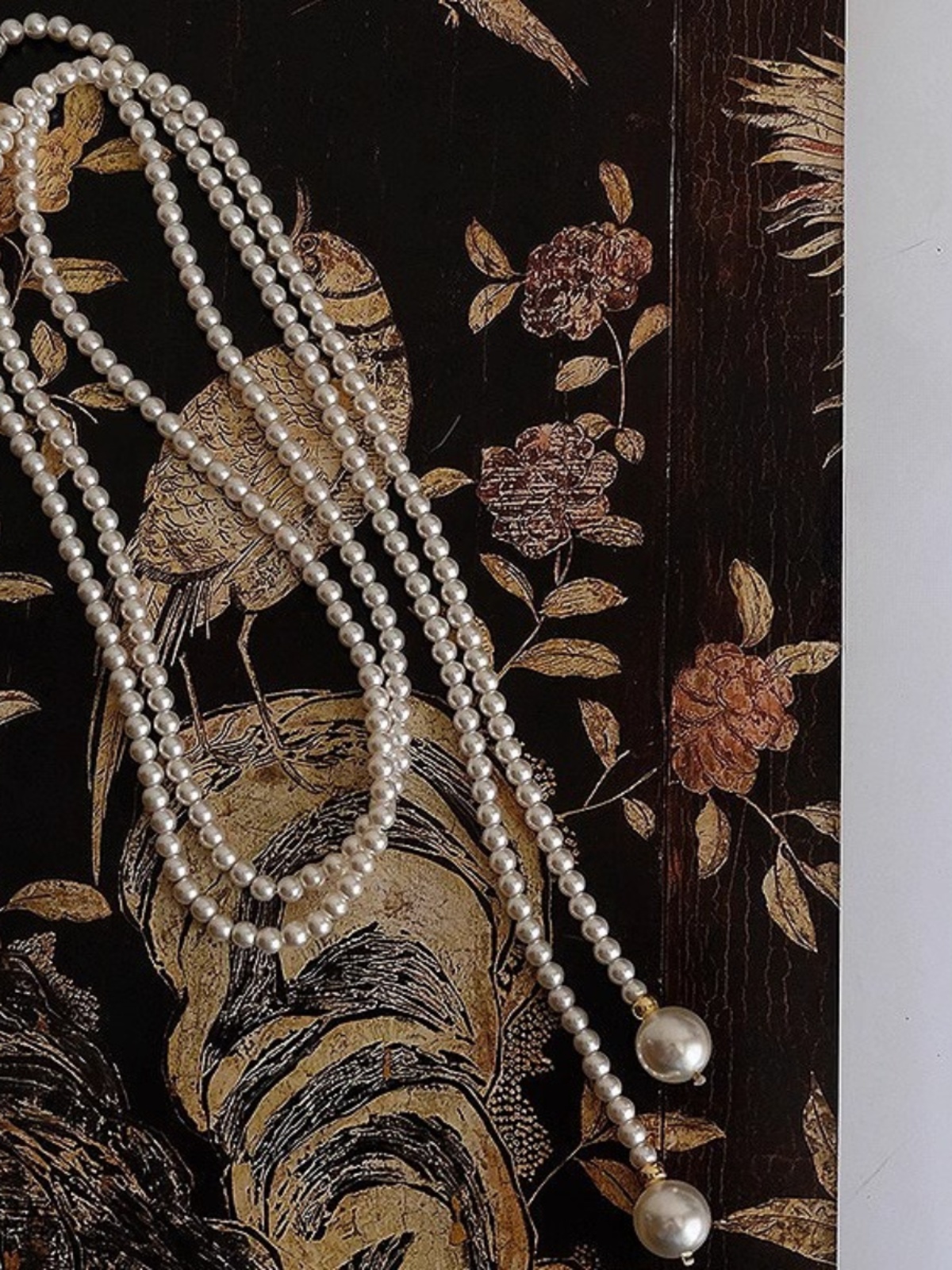 Vintage French Pearl Necklace - Light Luxury Long Sweater Chain, Elegant Accessory for Y2K and 90s Inspired Fashion.