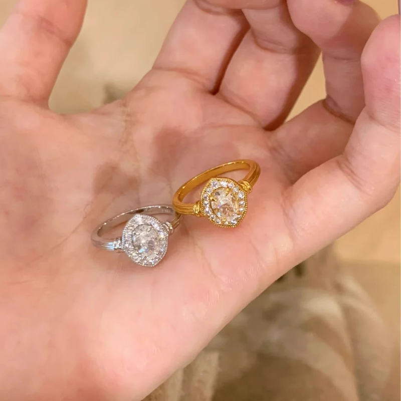 Vintage French-Style Light Luxury Sparkling Pigeon Egg Ring for Women - Niche Design, Fashionable and Versatile Jewelry