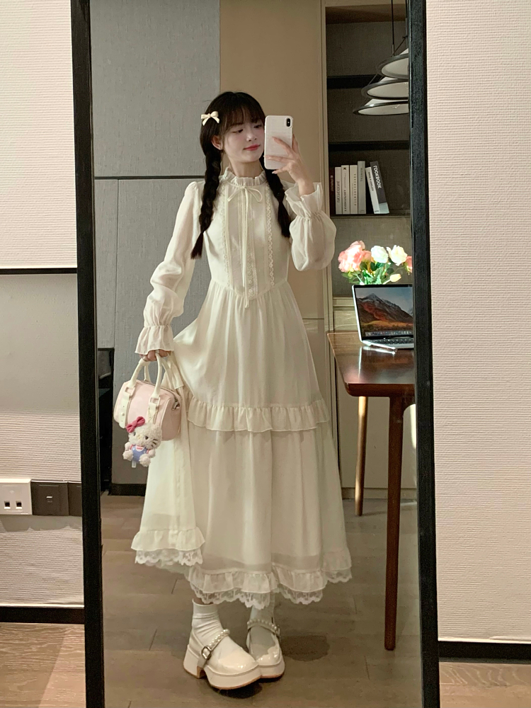 Vintage French-Style Long Dress with Lace, Sweet and Elegant Design for Early Spring â€“ Dreamy, Feminine Fashion for Effortless Style