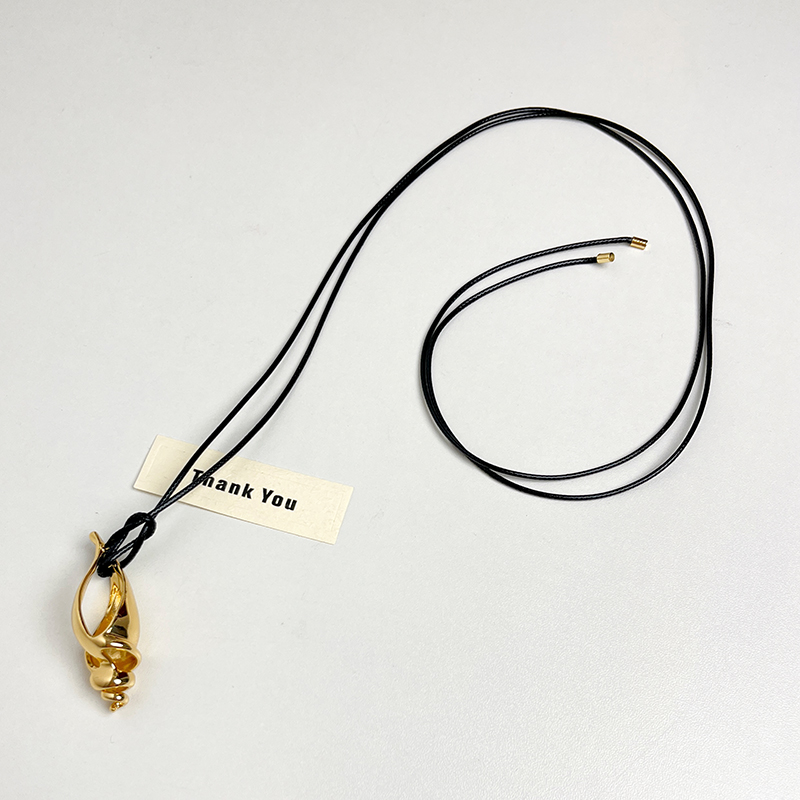 Vintage Metal Conch Shell Pendant Long Necklace for Women with Tied Leather Cord - Boho Chic Sweater Chain, 2025 Fashion Trend