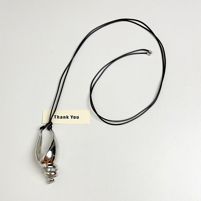 Vintage Metal Conch Shell Pendant Long Necklace for Women with Tied Leather Cord - Boho Chic Sweater Chain, 2025 Fashion Trend