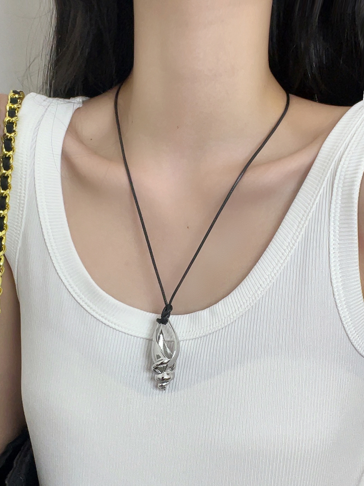 Vintage Metal Conch Shell Pendant Long Necklace for Women with Tied Leather Cord - Boho Chic Sweater Chain, 2025 Fashion Trend