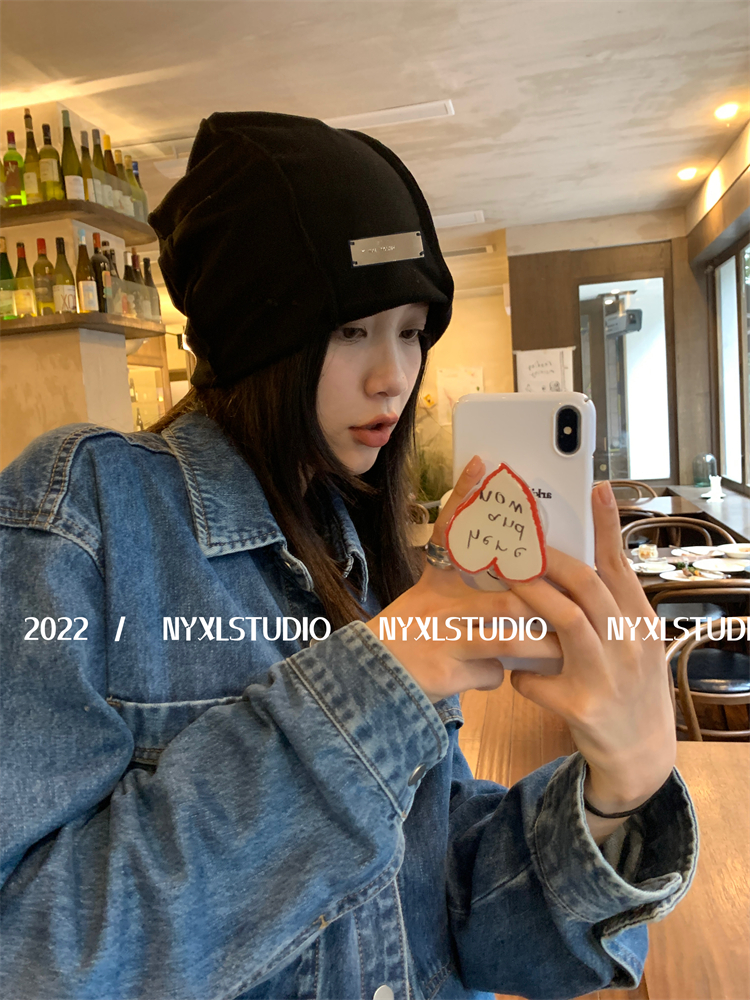 Vintage Oversized Beanie for Women with Patch Design - Trendy Cold Weather Hat for a Smaller Face Look