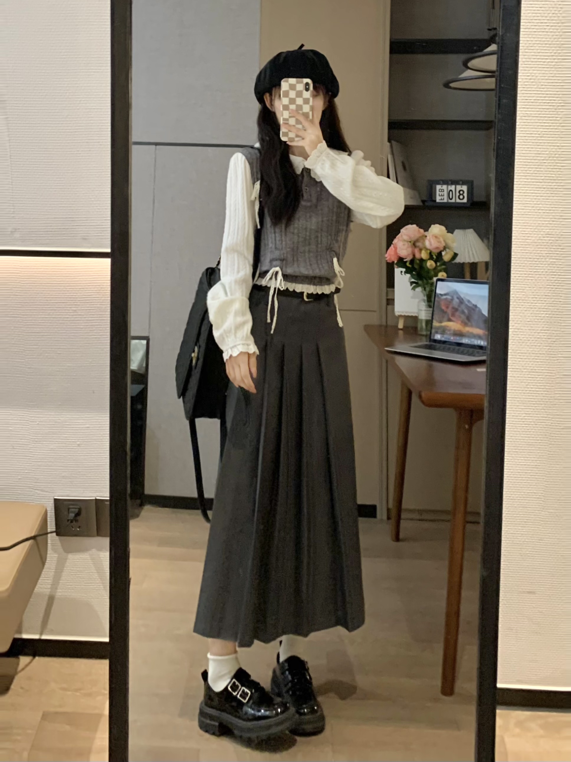 Vintage Style High-Waisted Long Skirt in Gray - Slim Fit Paper Doll Design for Spring Fashion