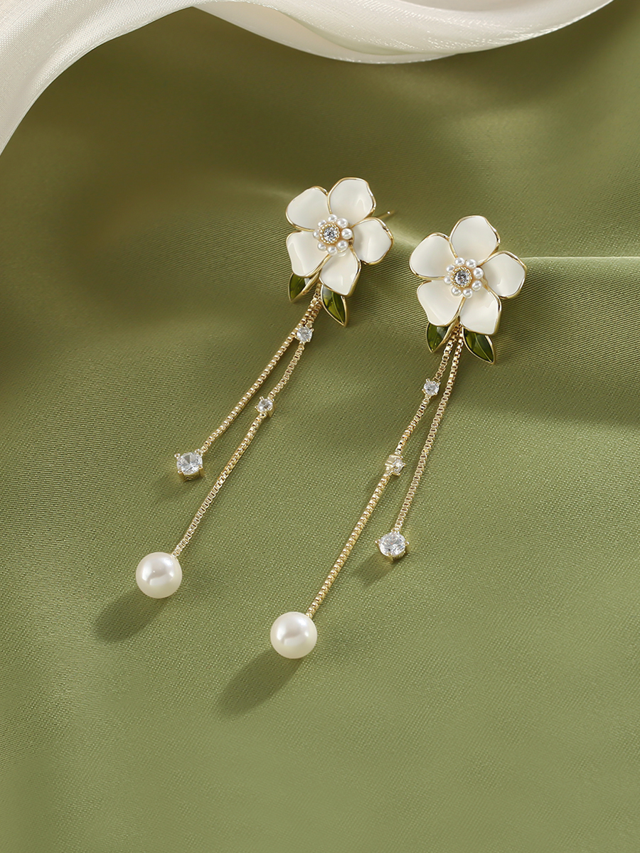 White Camellia Flower Earrings for Women, Long Tassel Design, Light Luxury High-End Style, Perfect for Round Faces, 2025 Trend