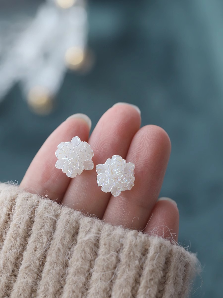 White Floral Rose Stud Earrings for Women, Niche Design Short Hair Accessories, Trendy Floral Jewelry, Perfect for 90s and Y2K Style