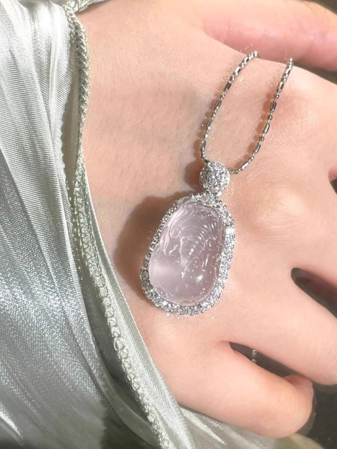 White Jade Pi Xiu Pendant for Men and Women - Light Luxury Amulet for Wealth, Trendy Unisex Jewelry