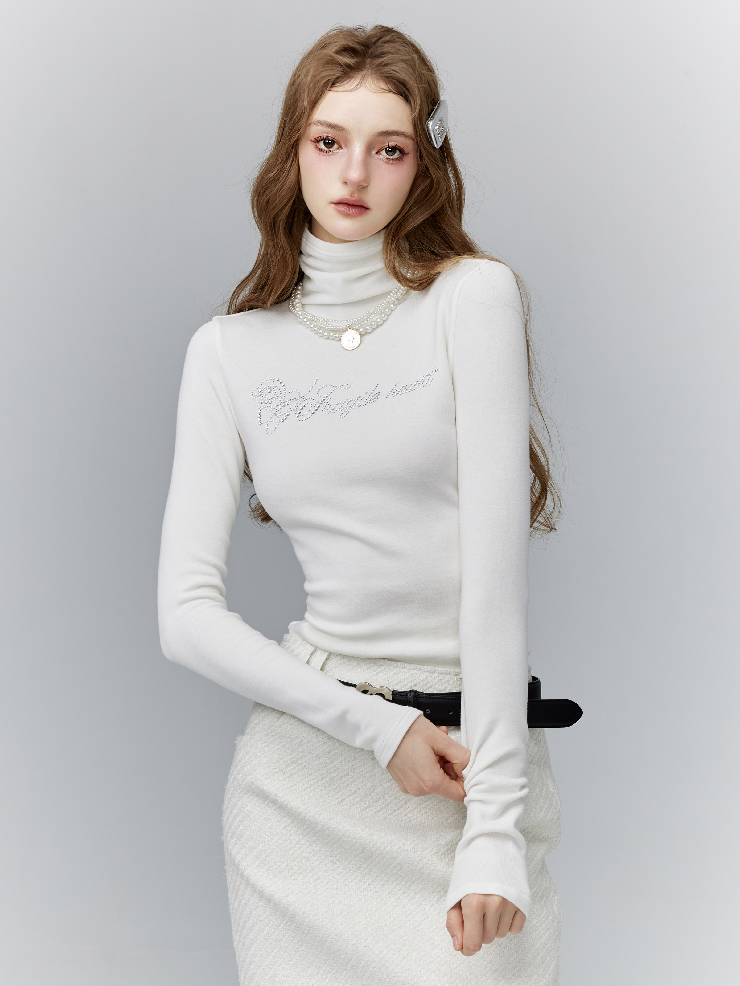 White Roaming Layered Design Rhinestone Slim Fit T-shirt - Trendy Y2K Style Top for Effortless Fashion