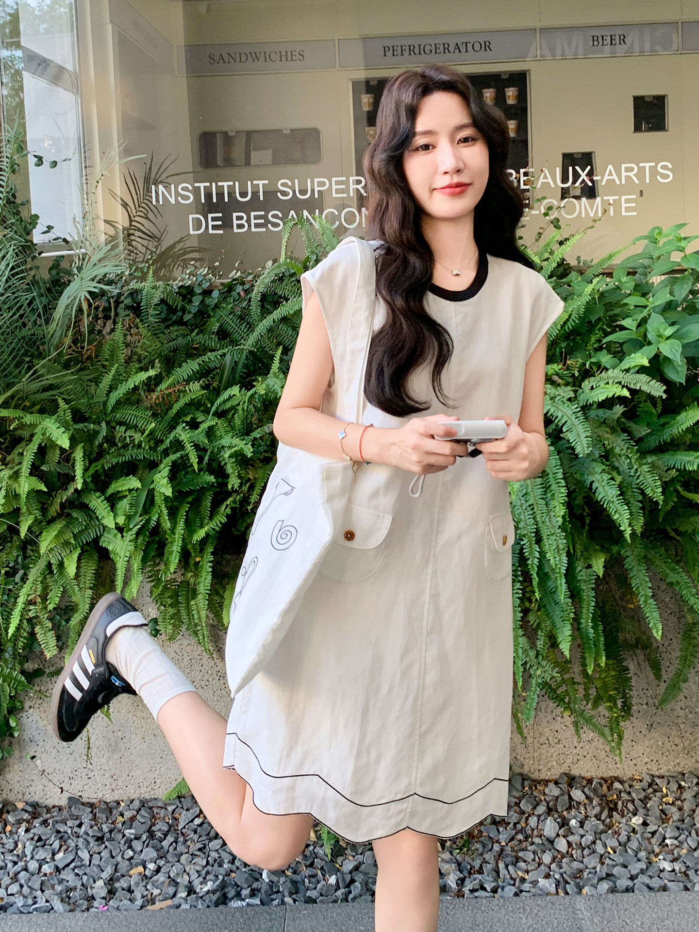 White Round-Neck First Love Dress for Women - 2025 Summer French Minimalist Loose Fit Petite Straight Dress