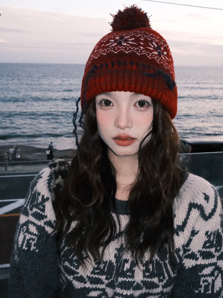 Winter Warm Knitted Wool Hat for Women - Small Head Circumference, Face-Shaping Design, Anke La Red, Cozy Lamb Wool Beanie