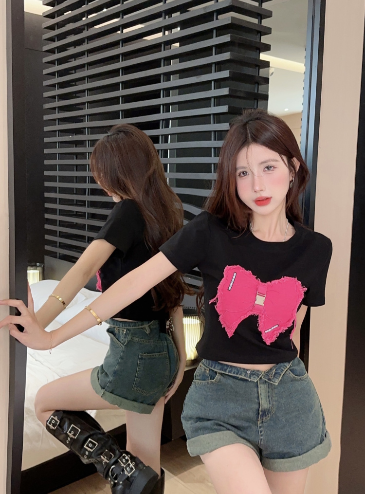Women's American Cowboy Bow Patch Short-Sleeve T-Shirt - Stylish Slim Fit Top for Casual 90s and Y2K Fashion