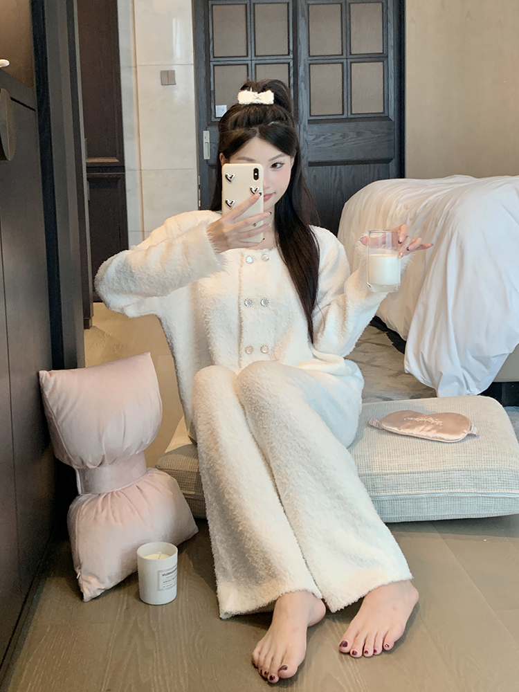 Women's Coral Fleece Pajama Set â€“ Thickened Warm Homewear for Autumn and Winter Comfort
