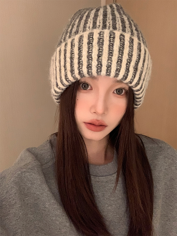 Women's Knit Hat - 'My Head is Not Round', Winter 2025 Style, Versatile Warmth, Korean Fashion, Flattering Face Shape