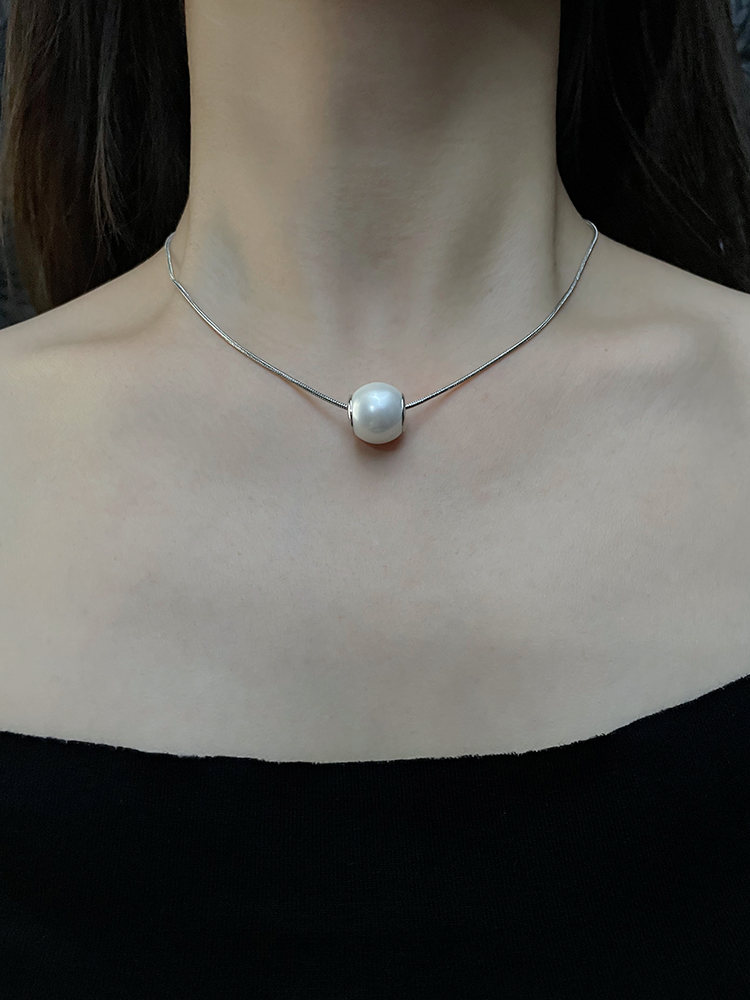 Women's Pearl Necklace, 2025 French Light Luxury Clavicle Chain, High-End Niche Design, Elegant Statement Jewelry