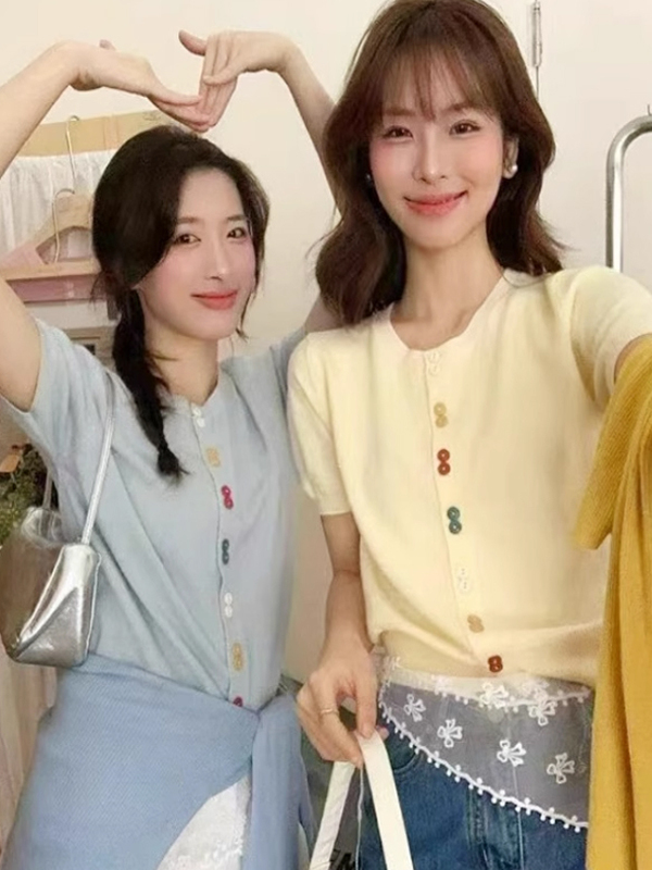 Women's Slim Fit Round Neck Short Sleeve Knitted Cardigan - Stylish Summer T-Shirt Top for a Youthful Look