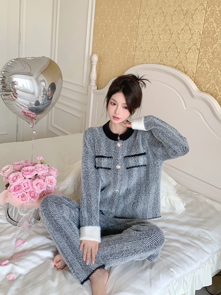 Women's Thickened Coral Fleece Pajamas Set - Warm Plush Homewear for Autumn and Winter, Cozy and Sweet Style