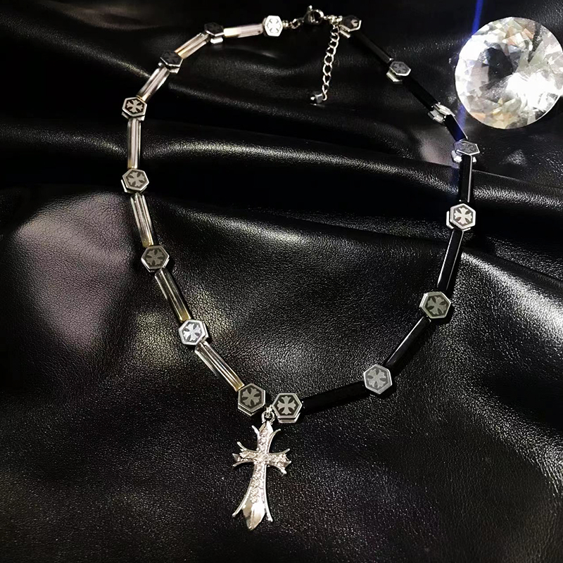 Y2K Cross Necklace for Women - Light Luxury Hip-Hop Clavicle Chain, High-End Niche Design, Trendy Hot Girl Neck Jewelry