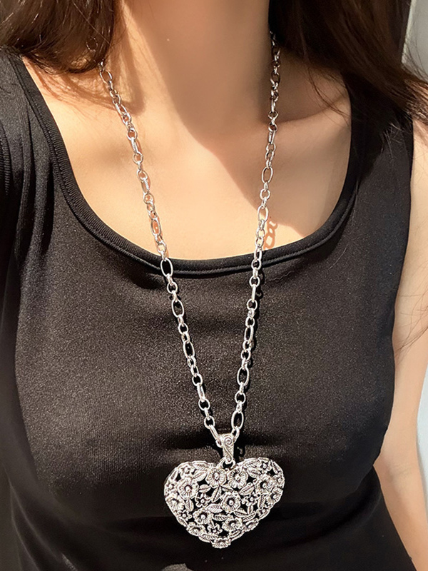 Y2K Hollow Heart Necklace - Long Sweetheart Collarbone Chain for Subculture Fashion - Heavy-Duty Sweater Accessory