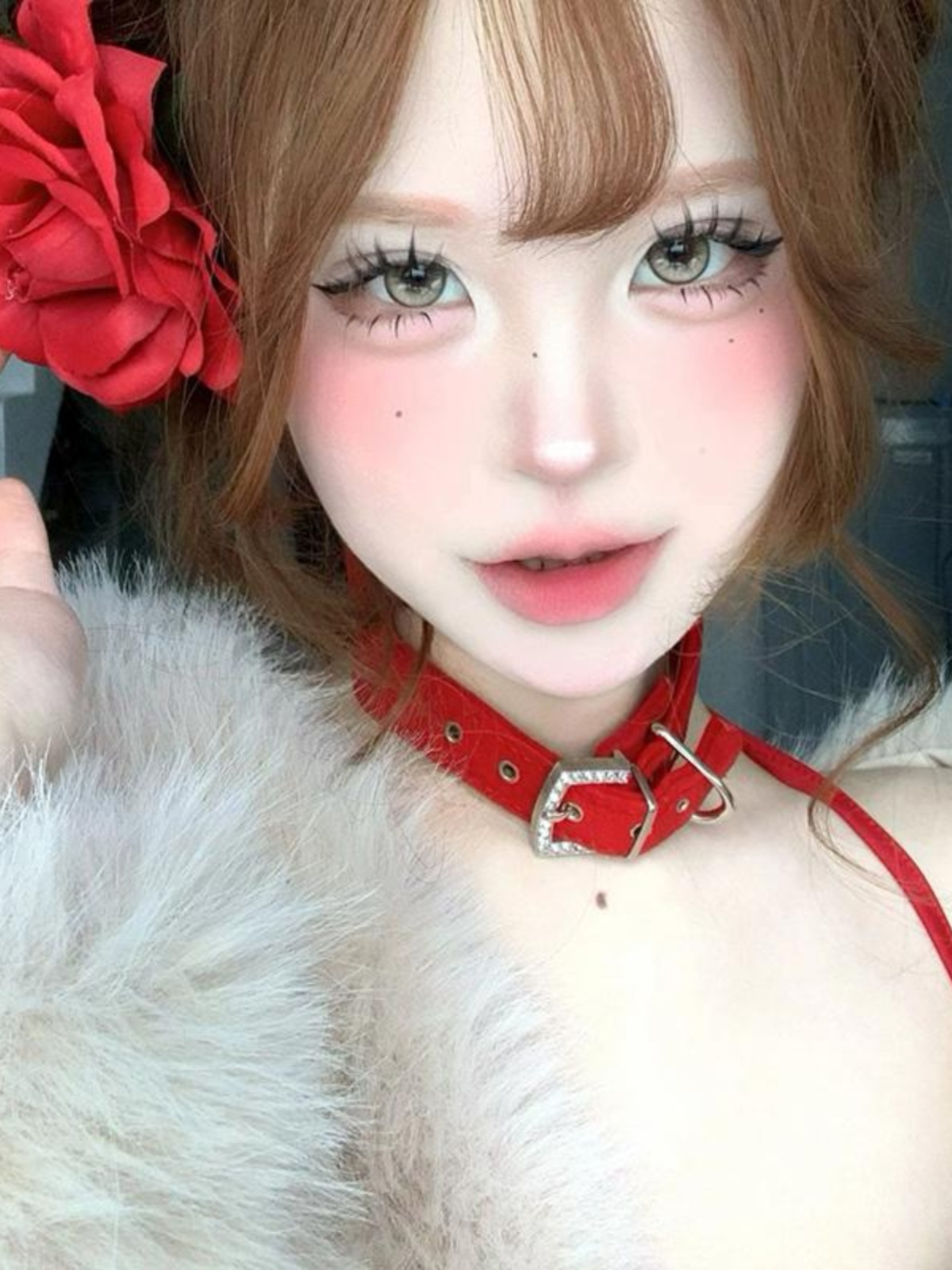 Y2K Red Velvet Choker Necklace for Cool Girls | Minimalist Collarbone Chain Accessory for New Year Subculture Style