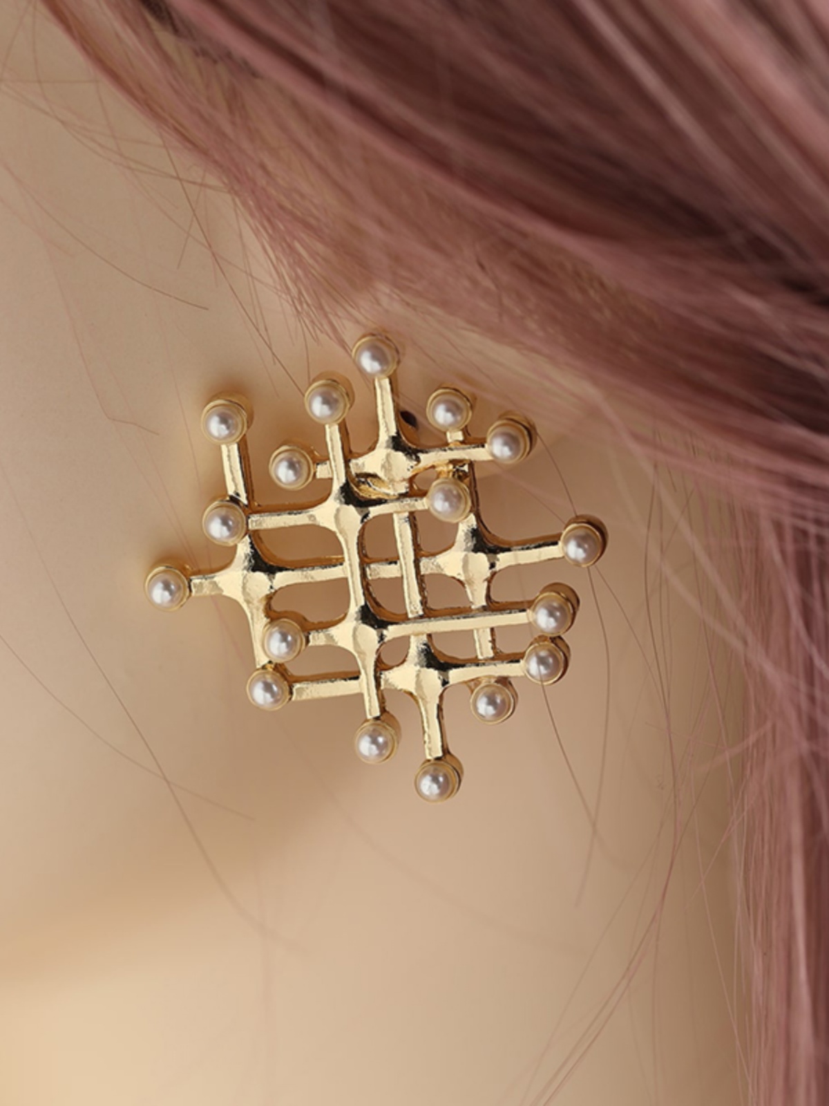 Yellow Hollow Mesh Alloy Earrings with Pearl Inlay, Niche Design, Fashionable & Versatile for Gatherings and Valentine's Day Gifts